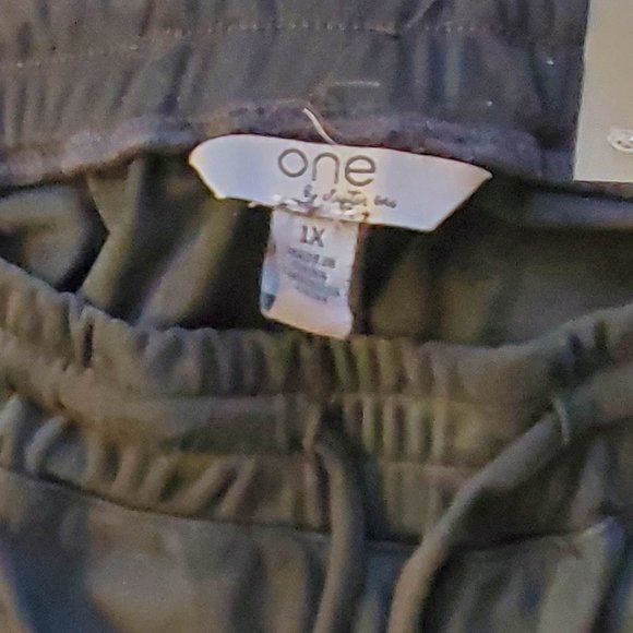 One By Chapter One Women's Black Suede Jogger Capris Pants Plus Size 1X - Picture 8 of 8